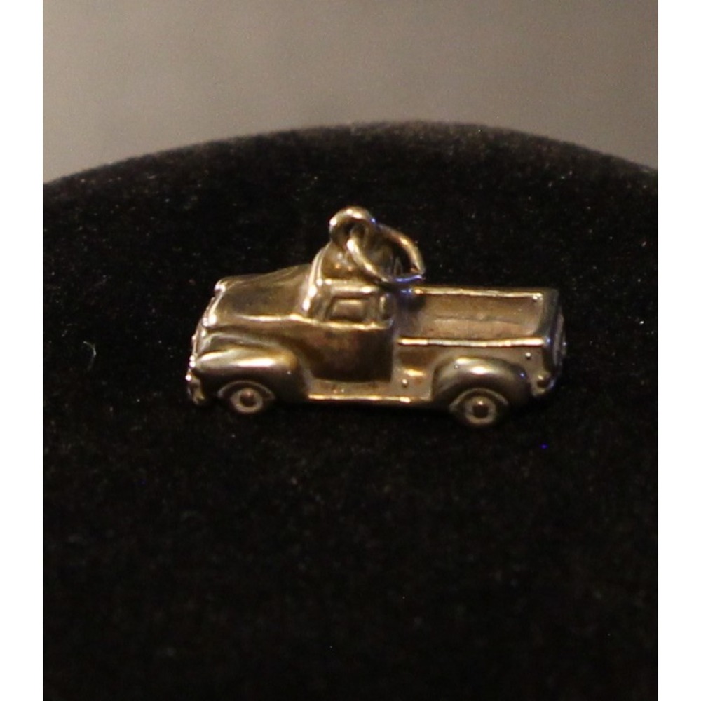 Vintage Miniature Truck sterling Silver Charm Marked 925 Pre-owned (A4)